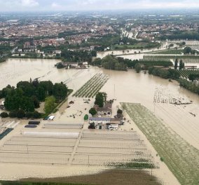 Συνταρακτικές εικόνες & βίντεο από τις φονικές πλημμύρες στη Βόρεια Ιταλία - 9 νεκροί, χιλιάδες εγκαταλείπουν τα σπίτια τους