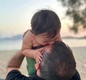 Σεφ Κουτσόπουλος: Τρυφερή στιγμή με το γιο του στην παραλία (φωτό)