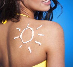 Καλλυντικά και ήλιος: Αυτά τα προϊόντα πρέπει να αποφεύγετε κατά την έκθεσή σας στον ήλιο