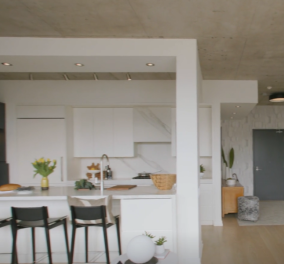 Πριν και μετά: Δείτε πώς ένα αδιάφορο διαμέρισμα μετατρέπεται σε υπερμοντέρνο και υπέροχο σπίτι για νιόπαντρους (βίντεο)