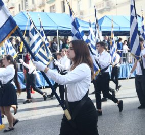 Θεσσαλονίκη: 10 + 1 φωτογραφίες από την μαθητική παρέλαση!