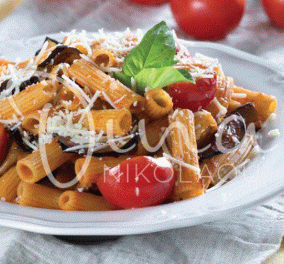H Ντίνα Νικολάου προτείνει για σήμερα:  Ριγκατόνι alla norma - Κλασική ιταλική συνταγή που μπορείτε να φτιάξετε πολύ γρήγορα & με όποια ζυμαρικά αγαπάτε