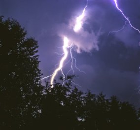  Καιρός: Καταιγίδες, κεραυνοί και χαλάζι- Πώς θα κινηθεί η κακοκαιρία τις επόμενες ώρες