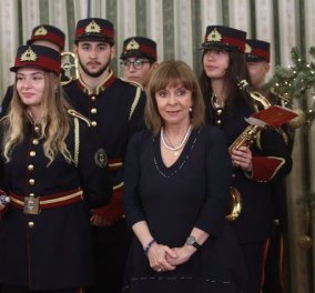 Προεδρικό Μέγαρο: Έψαλαν τα κάλαντα της Πρωτοχρονιάς στην Κατερίνα Σακελλαροπούλου - Άστεγοι, άτομα με αυτισμό & σύλλογοι (φωτό - βίντεο)
