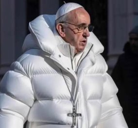 Ο πάπας Φραγκίσκος με ασημί oversized μπουφάν Balenciaga - Τι άλλο θα δούμε ....