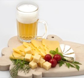 Λάτρεις της μπύρας, προσοχή: πώς να ταιριάξετε το αγαπημένο σας ποτό με το φαγητό