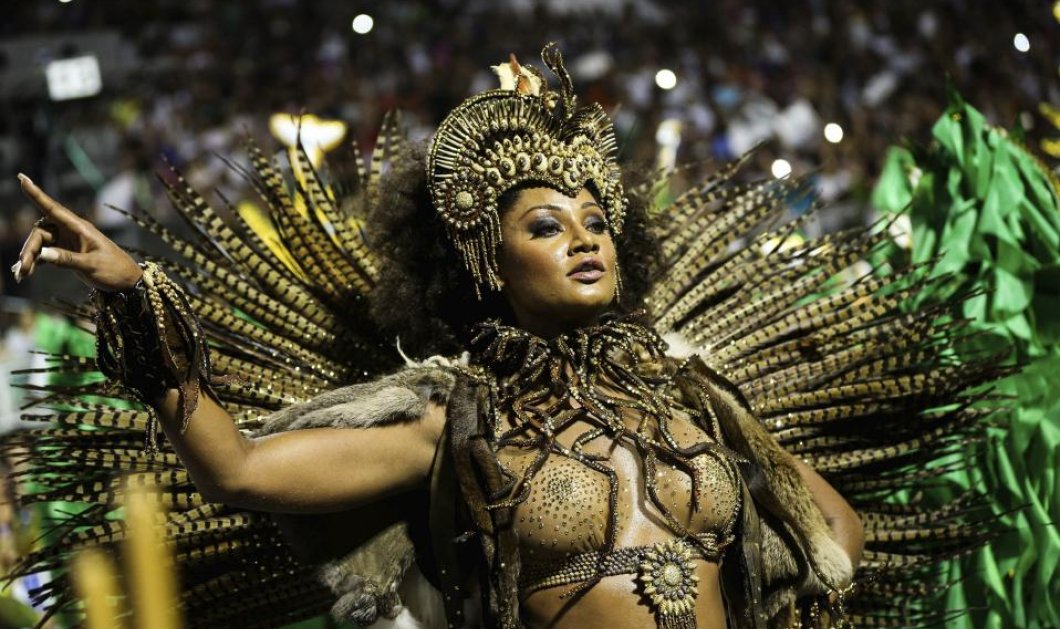  Στην φώτο μια χορεύτρια της σχολής σάμπα Vai Vai από το καρναβάλι του Σαο Πάολο - Picture:  EPA/FERNANDO BIZERRA JR