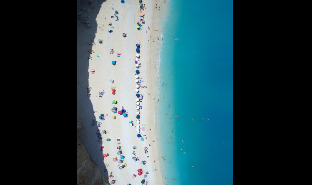 Η μαγευτική παραλία στο Πόρτο Κατσίκι της Λευκάδας  από ψηλά – Φωτογραφία: spathumpa / Instagram
