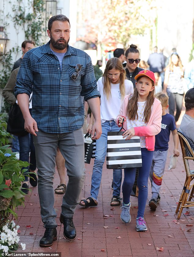 Τι κοινό έχουν ο Ben Affleck και η Katie Holmes; Τα 4 παιδιά τους πάντως  φαίνεται να μην νοιάζονται (Φωτό) | eirinika.gr