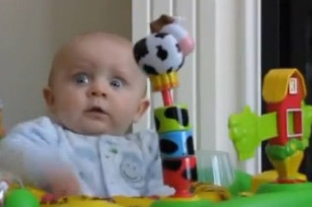 Πολύ γέλιο - Δείτε πως αντιδράει αυτός ο μπόμπιρας όταν η μαμά του φυσάει την μύτη της! 51 εκατ. κλικ στο Youtube (βίντεο) - Κυρίως Φωτογραφία - Gallery - Video
