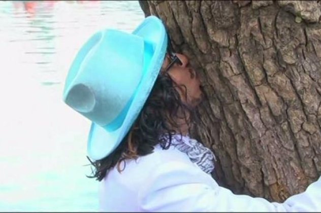 Γιατί ένας Περουβιανός παντρεύτηκε με γαμήλια τελετή ένα...δέντρο, και το φιλούσε υπέροχα; (φωτό & βίντεο) - Κυρίως Φωτογραφία - Gallery - Video