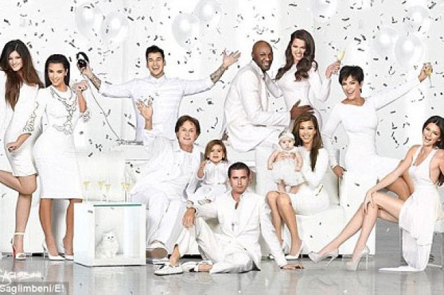 Η οικογένεια Kardashian-το μάτι μου-ντύθηκε Χριστουγεννιάτικα έτσι για το καλό της αβάσταχτης ελαφρότητας - Κυρίως Φωτογραφία - Gallery - Video