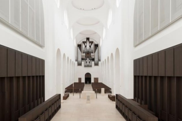Υπέροχες φωτογραφίες: Πως μια εκκλησία 1000 ετών ανακαινίστηκε με ευαισθησία κι έγινε ένας μοντέρνος και λειτουργικός ναός (φωτό) - Κυρίως Φωτογραφία - Gallery - Video