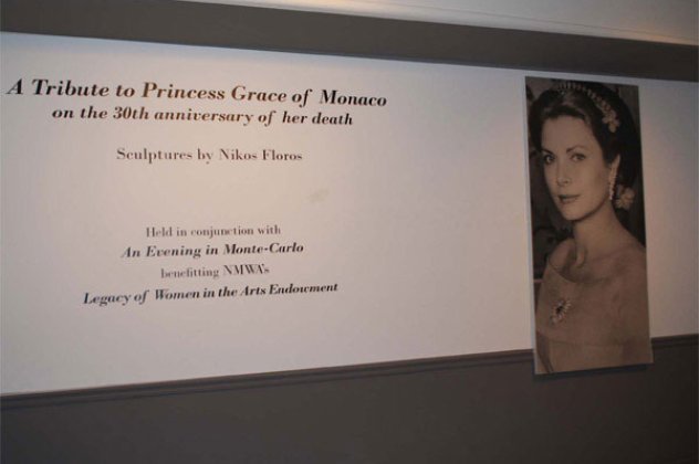Με το νυφικό της Grace Kelly από κουτάκια Coca Cola Έλληνας καλλιτέχνης φιλοξενείται στο National Museum of Women in the Arts, στην Washington - Κυρίως Φωτογραφία - Gallery - Video