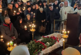 Κηδεία Ναβάλνι: Λιόσα σε ευχαριστώ για τα 26 χρόνια ευτυχίας – Με το “My way” του Σινάτρα η ταφή (φωτό & βίντεο)
