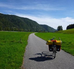 Γνωρίστε την Ευρώπη καβάλα σε ένα ποδήλατο & με ωτοστόπ - Η Σ.Ζούμπου έκανε ένα πρωτότυπo ταξίδι & μιλά για τις εμπειρίες της!