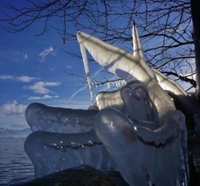 Good News: Εντυπωσιακά εργα τέχνης στην παγωμένη λίμνη της Καστοριάς - Δείτε τις φωτογραφίες που κάνουν το γύρο των social media!
