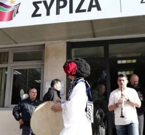 Smile: Η Ελληνοφρένεια και τσολιάς της στον ΣΥΡΙΖΑ με νταούλια και κλαρίνα! (βίντεο) - Κυρίως Φωτογραφία - Gallery - Video
