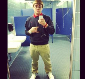 Απίστευτο - 16χρονος σκότωσε συμμαθητή του και ανέβασε μια selfie στο διαδίκτυο με το πτώμα!