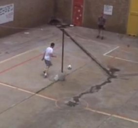 Το βίντεο που κάνει τον γύρο του διαδικτύου - Ο Όσκαρ Πιστόριους παίζει ποδόσφαιρο με βαρυποινίτες μέσα στη φυλακή!