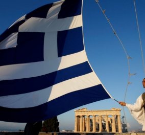 Financial Times: Ευρωπαίοι αξιωματούχοι ερευνούν ήδη πως θα γίνει έλεγχος κεφαλαίων στις ελληνικές καταθέσεις