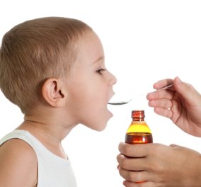 Γονείς, μη δίνετε στα παιδιά σας τα φάρμακα με το κουταλάκι - Επιστήμονες απαντούν στα ερωτήματα σας!