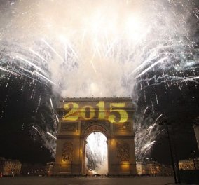 Παρίσι : Νύχτα παραμυθένια με 600.000 ανθρώπους να υποδέχονται στην κατάφωτη Champs- Elysees  το 2015 (βίντεο & φωτό) - Κυρίως Φωτογραφία - Gallery - Video