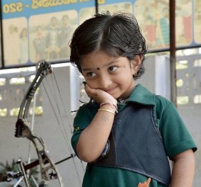 Baby Story: Παραμιλούν στην Ινδία με μία τοξοβόλο μόλις τριών ετών!‏