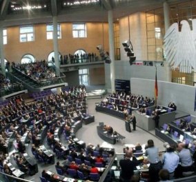 Το γερμανικό κοινοβούλιο ενέκρινε το πακέτο για την Ελλάδα – 439 «Υπέρ», 11 «Κατά» & 40 «αποχές»