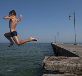 Τα «Μπάνια του Λαού» Επιστρέφουν στην Περαία της Θεσσαλονίκης: Η κρίση έφερε τον κόσμο ξανά στις κοντινές παραλίες  