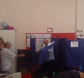 Εκλογές 2015: Ο Μπουτάρης και το απρόοπτο με το... παραβάν - Κυρίως Φωτογραφία - Gallery - Video