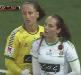 Βίντεο: Απίστευτο αυτογκόλ σε γυναικείο αγώνα ποδοσφαίρου στην Σουηδία  - Κυρίως Φωτογραφία - Gallery - Video