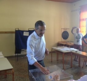 Στην Πύλο με τον γιο του ψήφισε ο Α. Σαμαράς: Οι Έλληνες έμαθαν τώρα την αλήθεια - Η χώρα χρειάζεται σταθερότητα & ασφάλεια - Κυρίως Φωτογραφία - Gallery - Video