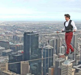 Εκπληκτικό βίντεο: Σχοινοβάτης ισορροπεί στα 300 μέτρα ύψος χωρίς δίχτυ ασφαλείας & κατακτά το ρεκόρ Γκίνες - Κυρίως Φωτογραφία - Gallery - Video