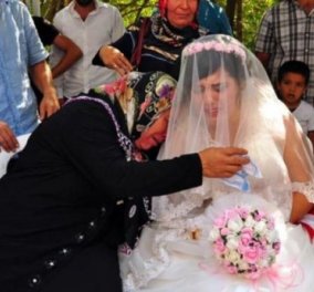 Τρομερά συγκινητικό: Η νύφη παντρεύτηκε χωρίς τον γαμπρό - Στη θέση του η σημαία‏