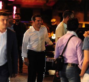 Πανηγυρική υποδοχή Τσίπρα στην Κουμουνδούρου - Μπορεί να φτάσει και το 35% ο ΣΥΡΙΖΑ λέει ο Φαναράς‏
