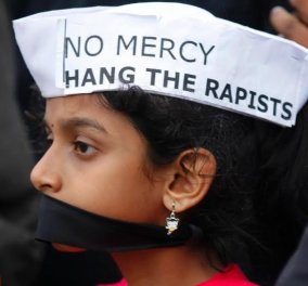 Παγκόσμια κατακραυγή για τον βιασμό 4χρονης από 2 άνδρες στην Ινδία – 1500 βιασμοί το 2015 - Κυρίως Φωτογραφία - Gallery - Video