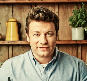 Τα 14 «δυνατά» φαγητά που προτείνει ο Jamie Oliver για να φτάσετε τα 100 -  Ανάμεσά τους και η φέτα!
