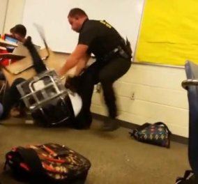 Απολύθηκε ο αστυνομικός που ξυλοκόπησε Αφροαμερικανή μαθήτρια‏ - Το βίντεο είχε προκαλέσει θύελλα αντιδράσεων - Κυρίως Φωτογραφία - Gallery - Video