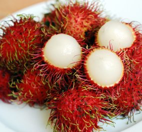 9 + 1 περίεργα φρούτα που δεν έχετε ξανακούσει - Από dragon fruit μέχρι rambutan!