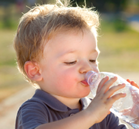 Γιατί τα παιδιά πρέπει να πίνουν πολύ νερό -  Έξι λόγοι που δεν πρέπει να αγνοείτε 