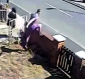 Ξεκαρδιστικό βίντεο: Νεαρός προσπάθησε να εντυπωσιάσει κοπέλα πηδώντας από φράχτη αλλά... έγινε ρεζίλι - Κυρίως Φωτογραφία - Gallery - Video