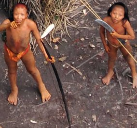 Εκπληκτικό βίντεο: Αεροπλάνο κατέγραψε σπάνια, άγρια φυλή που ζει στον Αμαζόνιο