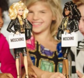 Μια κούκλα από τον οίκο Moschino τα σπάει! Για πρώτη φορά αγόρι πρωταγωνιστεί σε διαφήμιση της Barbie! - Κυρίως Φωτογραφία - Gallery - Video