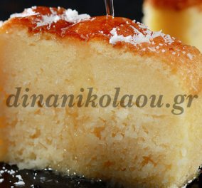 Φοβερό κέικ καρύδας σιροπιαστό από τα χεράκια της Ντίνα Νικολάου στο πιάτο σας!
