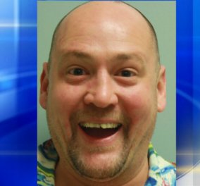 Αυτός ο χαρούμενος άνδρας μόλις συνελήφθη: Γελάει γιατί έτρωγε από τα "μανιτάρια" του με παραισθησιογόνα 
