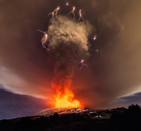 Η Αίτνα ξύπνησε ξανά! Το υψηλότερο  ηφαίστειο της Ευρώπης γέμισε σκόνη τον ουρανό με τη "βρώμικη" ανάσα του