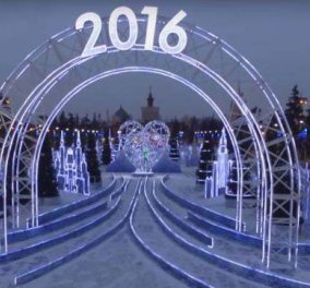Βίντεο: Αυτή η "παγωμένη πολιτεία" στη Μόσχα είναι το μεγαλύτερο παγοδρόμιο στον κόσμο 