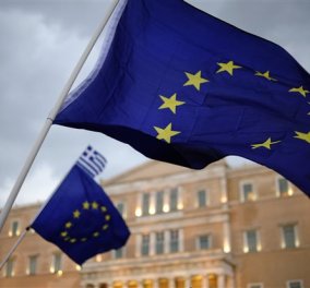 To 73% των Ελλήνων παραμένει υπέρ της παραμονής της χώρας στο ευρώ    