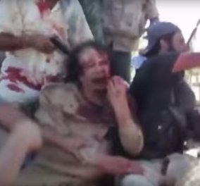 Συγκλονιστικό βίντεο του BBC: Οι τελευταίες στιγμές του Καντάφι πριν τον εκτελέσουν - Γεμάτος αίματα ικετεύει για τη ζωή του 